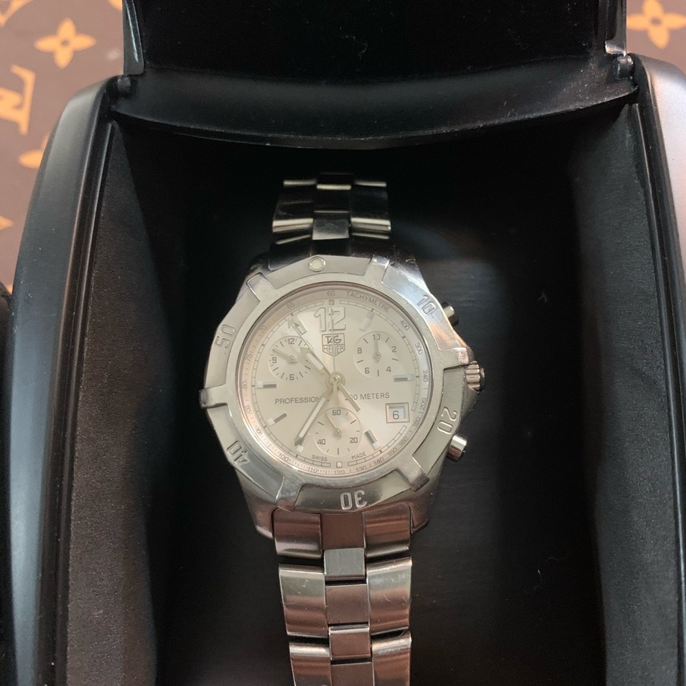 Tag Heuer Professional Chronograph - Picture 1 of 3